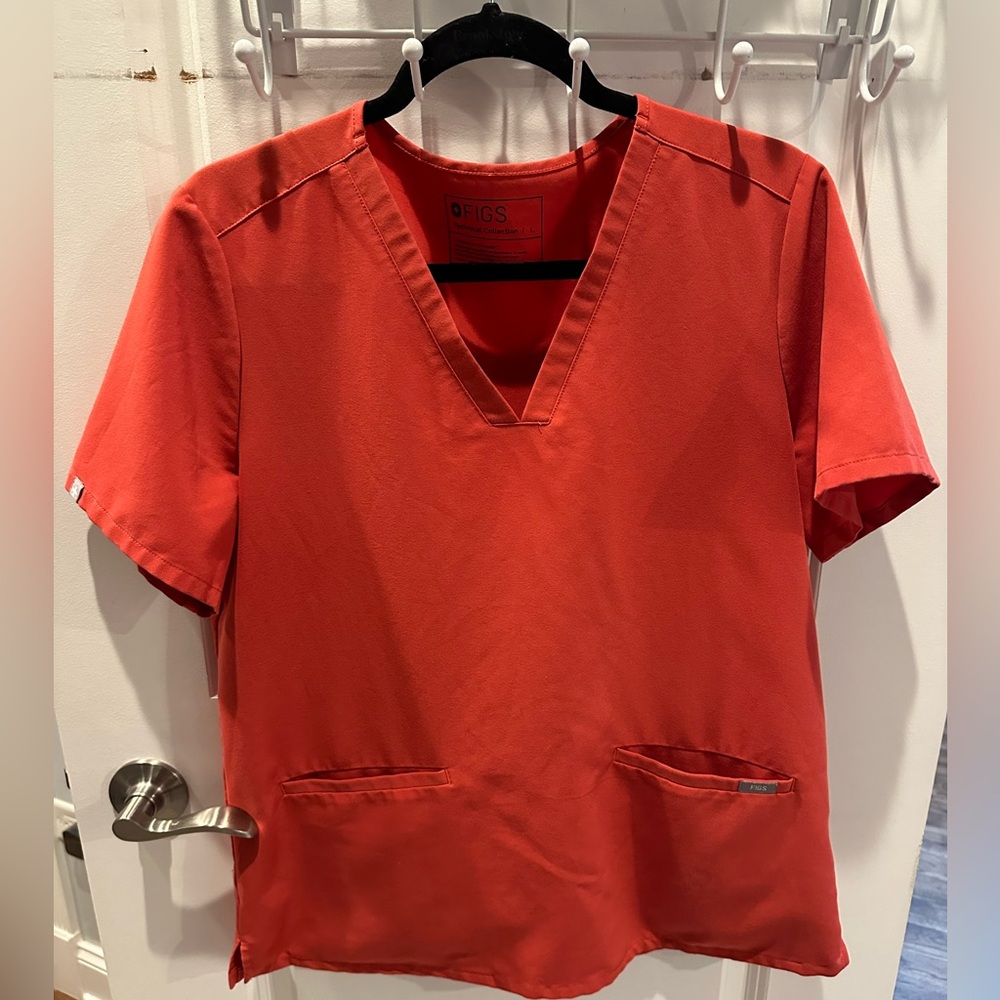 *EUC*Sz L*Figs* Womens scrub top